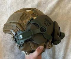 шолом з кавером мультікам та навушниками Волкерс