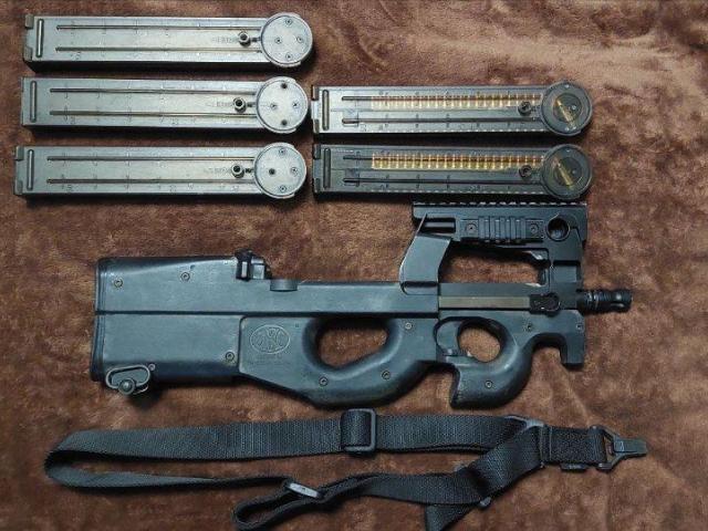 King Arms P90 + Механа Tokyo Marui low cap P90 (68rnd) 2шт + Механа mid cap P90 (170rnd) 3шт