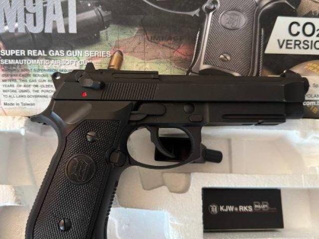 новий Страйкбольний пістолет KJW Beretta M9 CO2 Black