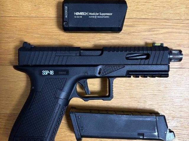 пістолет із глушником від Norwich