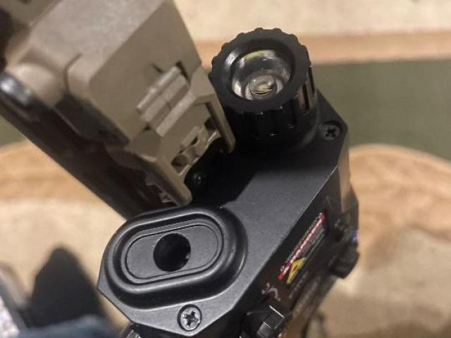 PEQ-15, тактичний блок