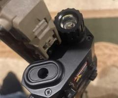 PEQ-15, тактичний блок