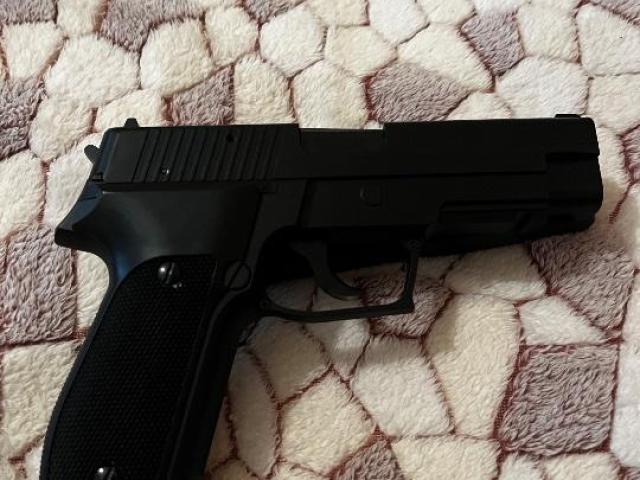 Страекбольний пістолет бу копія( p228 )