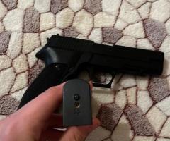 Страекбольний пістолет бу копія( p228 )